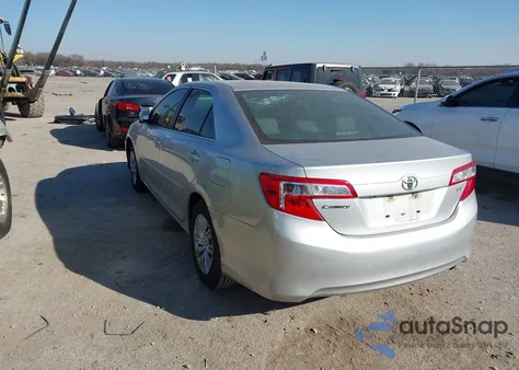 2014 Toyota Camry Le z USA, uszkodzony, nr VIN 4T4BF1FK8ER402081